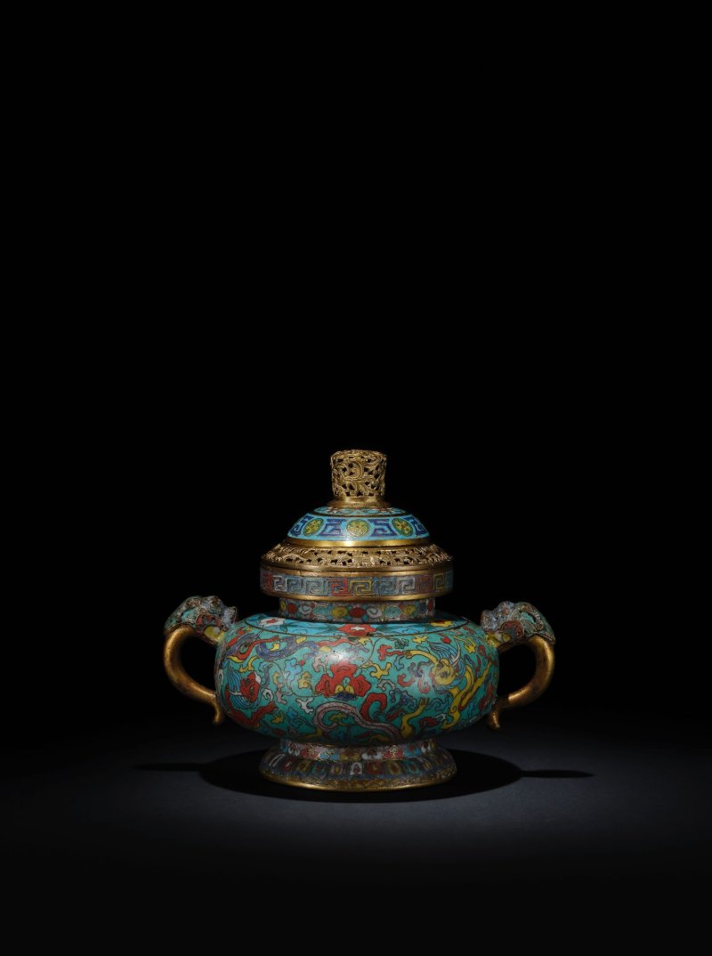 明萬曆　掐絲琺瑯穿芝螭紋龍耳香爐 | A VERY RARE IMPERIAL CLOISONNÉ ENAMEL 'CHILONG AND LINGZHI' INCENSE BURNER AND A COVER, GUI - 图1