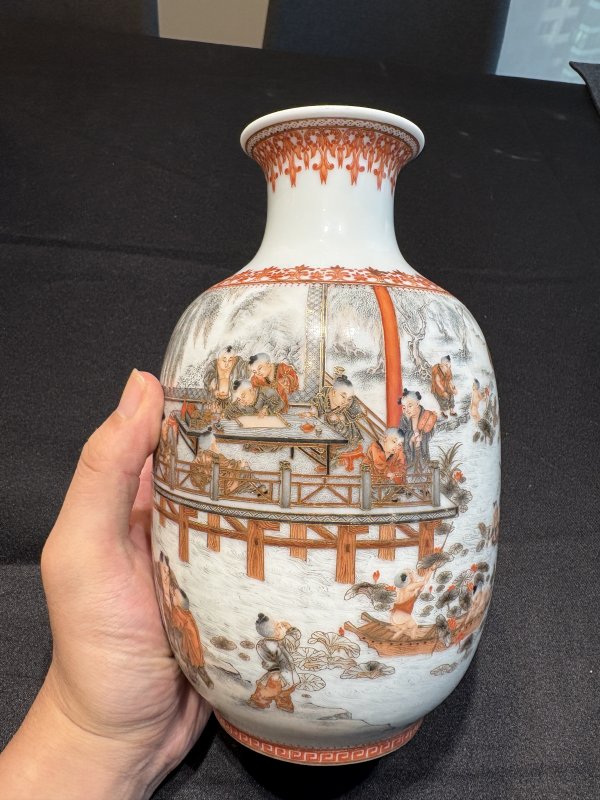 民國汪曉棠 墨彩礬紅描金嬰戲圖瓶 - 图10