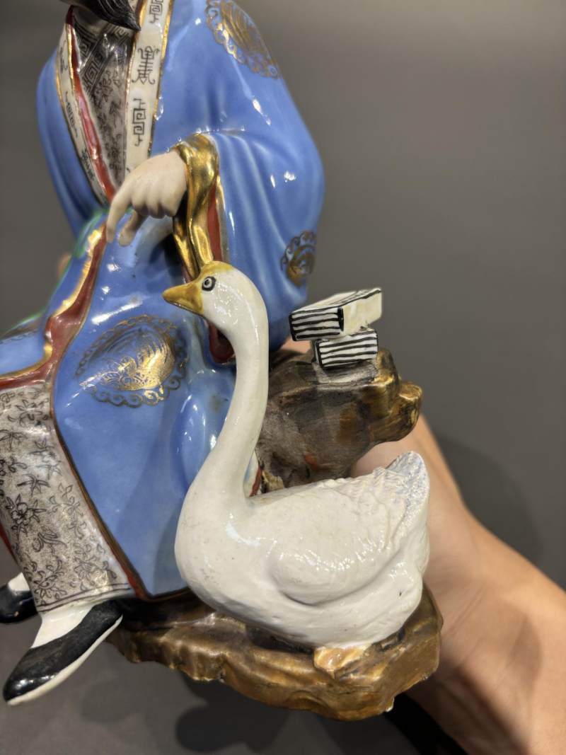    民国 饶永泰造羲之爱鹅瓷塑 - 图7