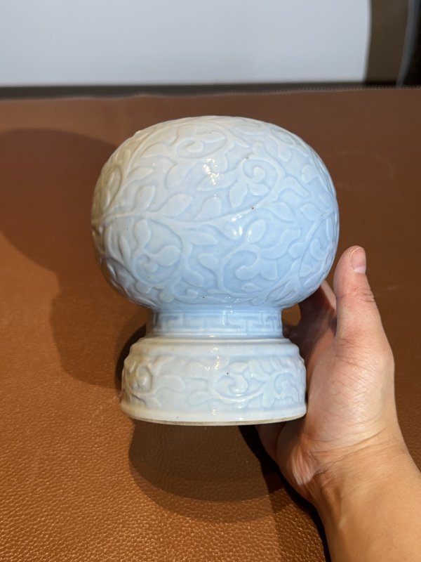 清晚期 天蓝釉堆刻纹帽顶 - 图4