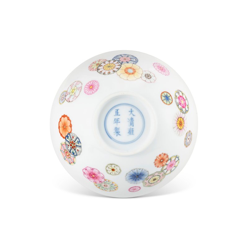 清雍正 洋彩皮球花紋盌 雙圈六字楷書款  YONGZHENG SIX-CHARACTER MARK IN UNDERGLAZE BLUE WITHIN A DOUBLE CIRCLE AND OF THE PERIOD (1723-1735) - 图3