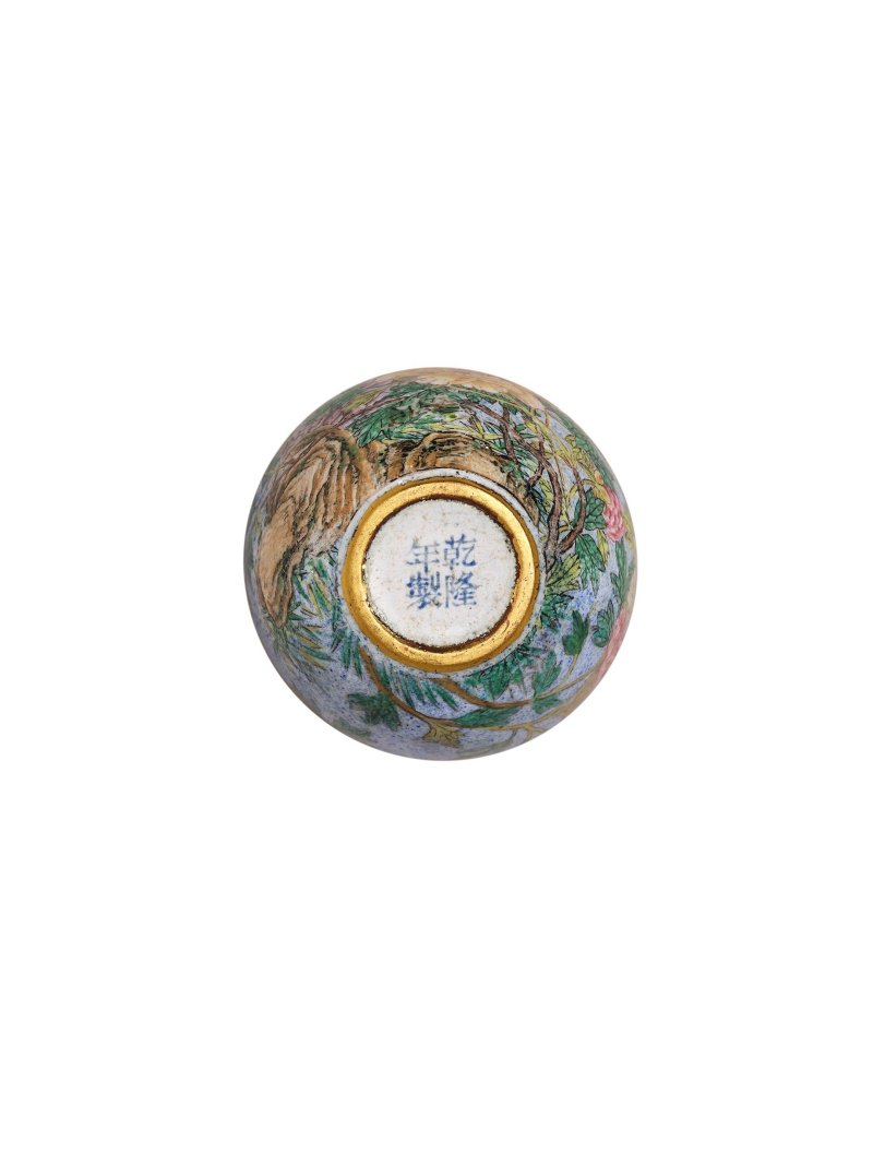 清乾隆　銅胎畫琺瑯花卉圖水盂或鳥食罐 | A MINIATURE BEIJING PAINTED ENAMEL WATERPOT OR BIRD-FEEDER - 图4