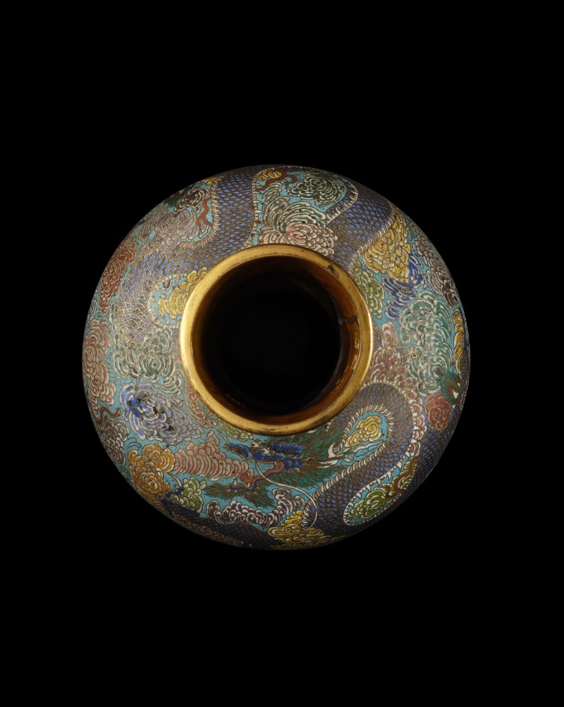 清雍正／乾隆　掐絲琺瑯逐珠雲龍紋天球瓶 | AN EXTREMELY RARE AND LARGE CLOISONNÉ ENAMEL 'DRAGON AND CLOUD' TIANQIUPING - 图7