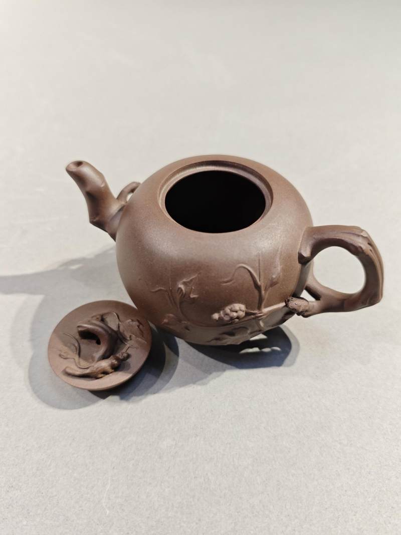    50年代 紫砂松鼠葡萄壶 - 图5