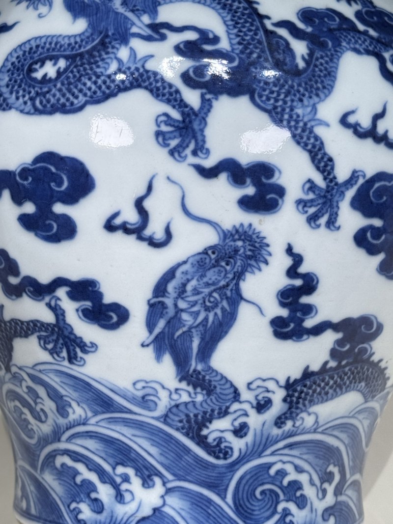 清嘉庆 青花九龙纹橄榄瓶 - 图13