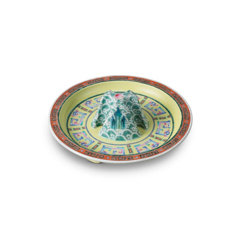 清乾隆 洋彩黃地錦上添花江山一統爵托 四字篆書款  QIANLONG FOUR-CHARACTER SEAL MARK IN UNDERGLAZE BLUE AND OF THE PERIOD (1736-1795) - 图4