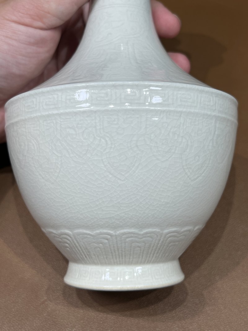 清乾隆 白釉仿定饕餮纹盖碗尊 - 图11