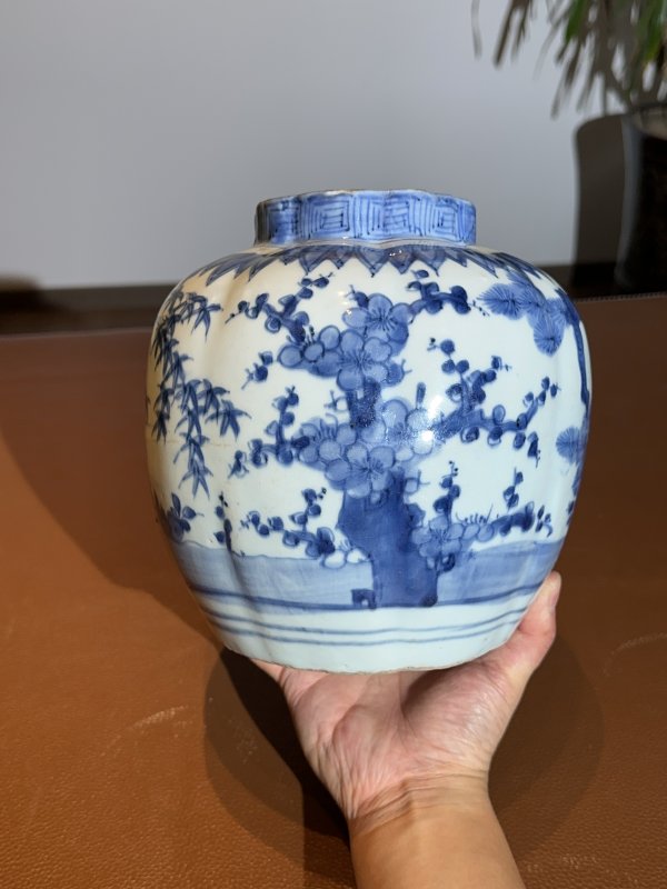 明万历 青花松竹梅瓜棱罐 - 图6