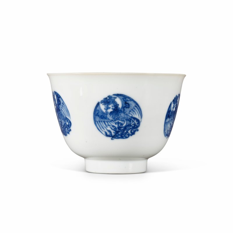 清康熙 青花團鳳紋盃 雙圈六字楷書款  KANGXI SIX-CHARACTER MARK IN UNDERGLAZE BLUE WITHIN A DOUBLE CIRCLE AND OF THE PERIOD (1662-1722) - 图6