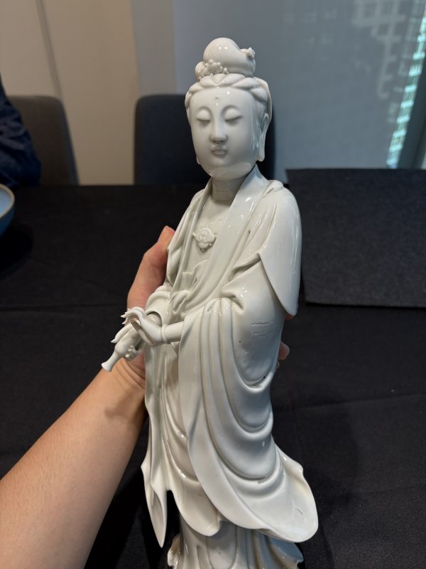 清 德化白釉“博及漁人”款觀音像 - 图10