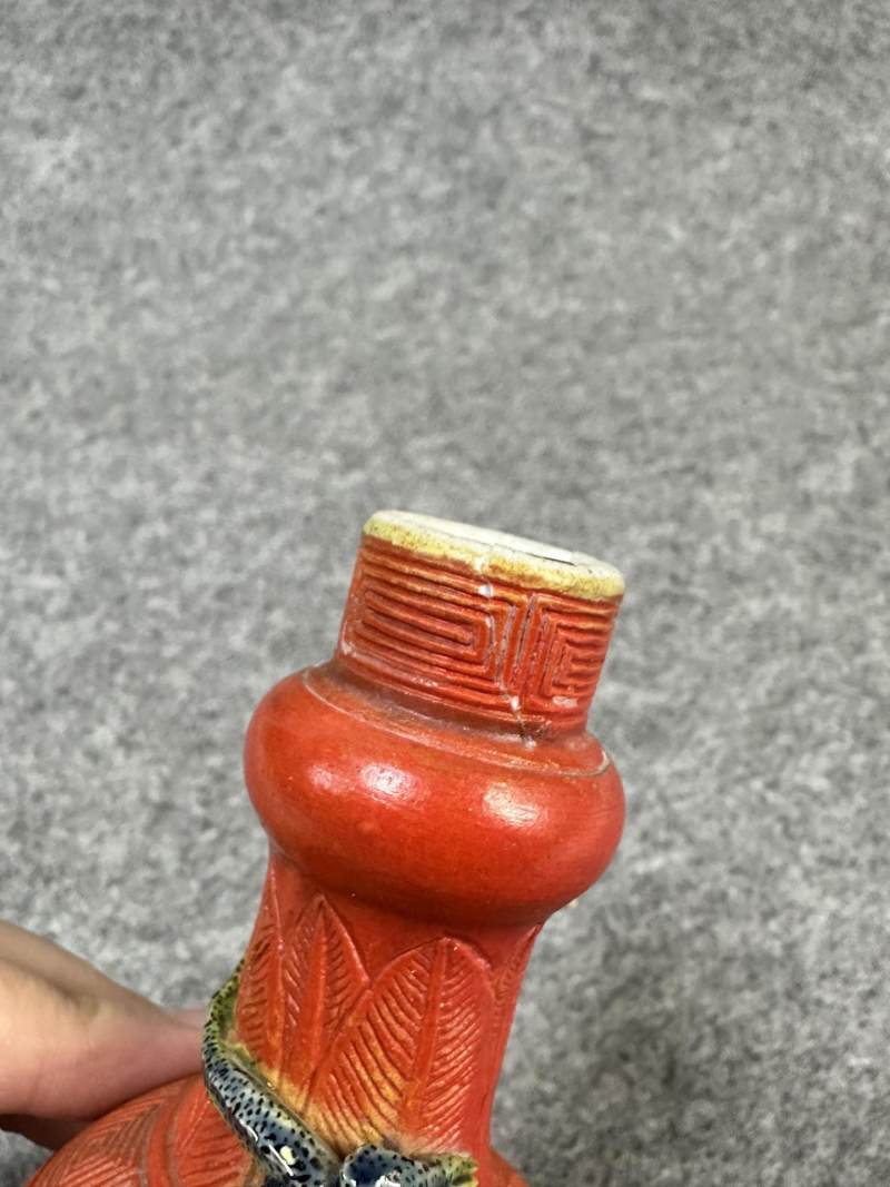    珊瑚红蟠螭纹瓶 - 图10