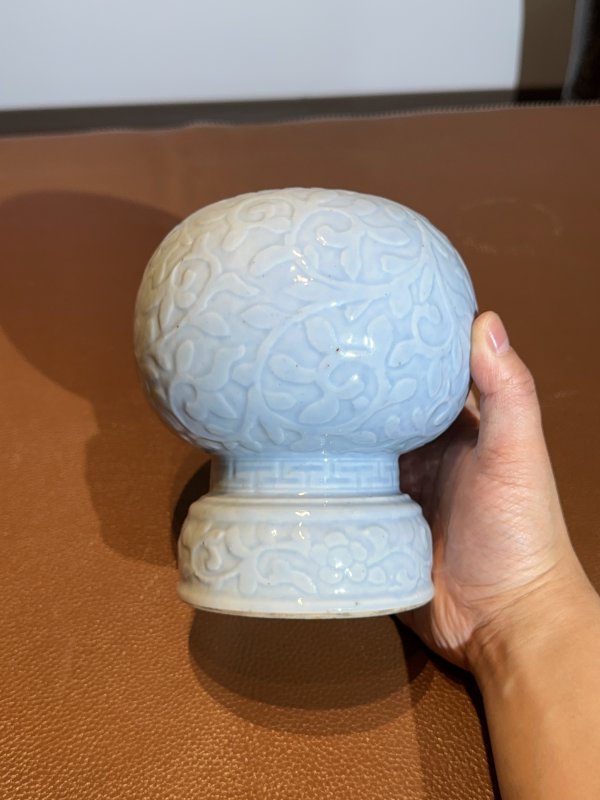清晚期 天蓝釉堆刻纹帽顶 - 图5