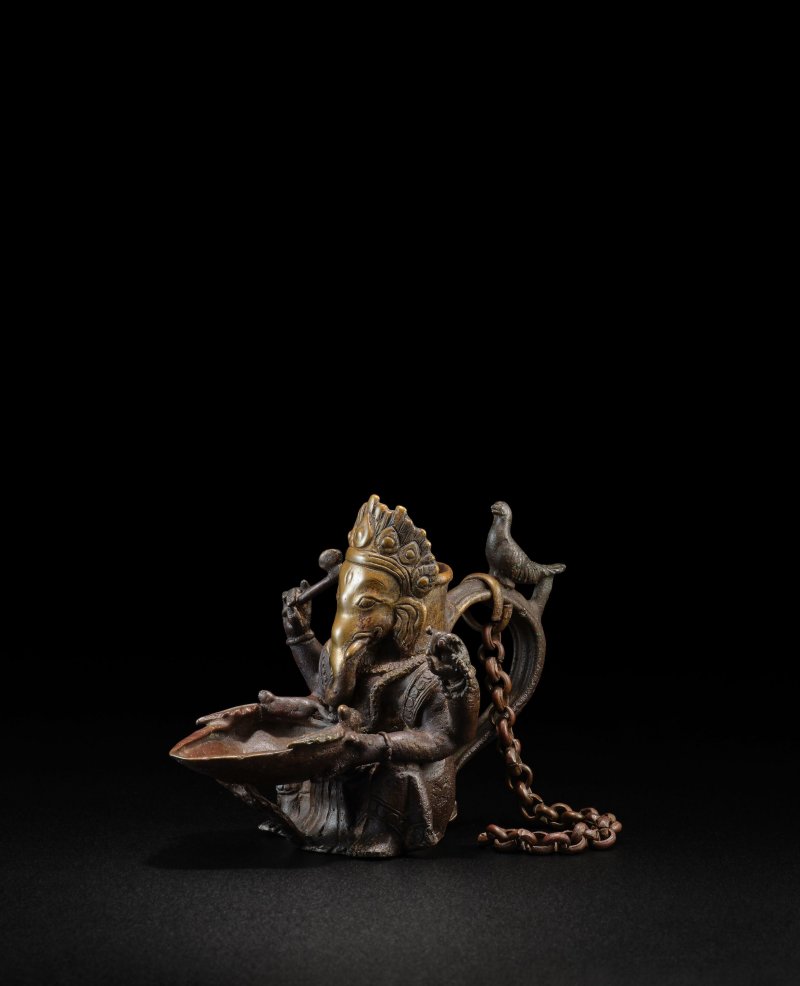尼泊爾 十七/十八世紀 象神銅油燈 | A COPPER ALLOY GANESHA OIL LAMP - 图2