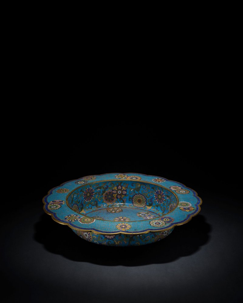 清十八世紀　鏨胎琺瑯皮球花花口折沿盆 | A LARGE CHAMPLEVÉ ENAMEL LOBED 'FLOWER-BALL' BASIN - 图4