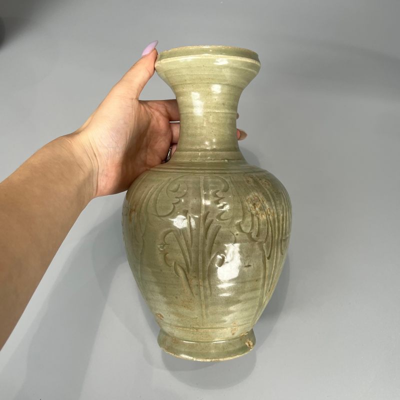 明代 龙泉窑青釉刻花瓶 - 图8