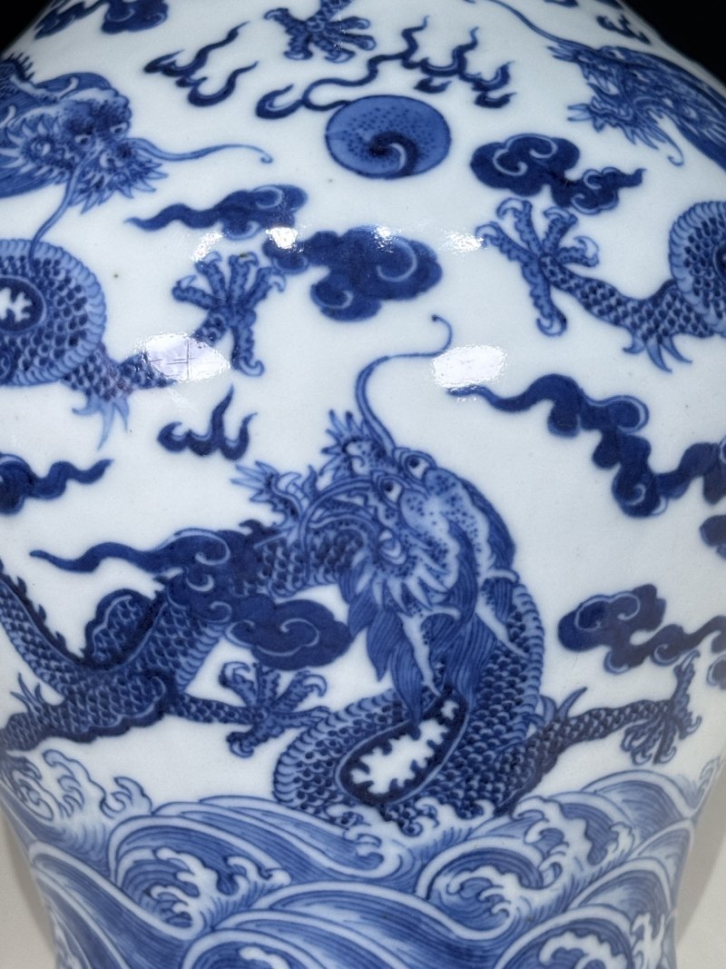 清嘉庆 青花九龙纹橄榄瓶 - 图14