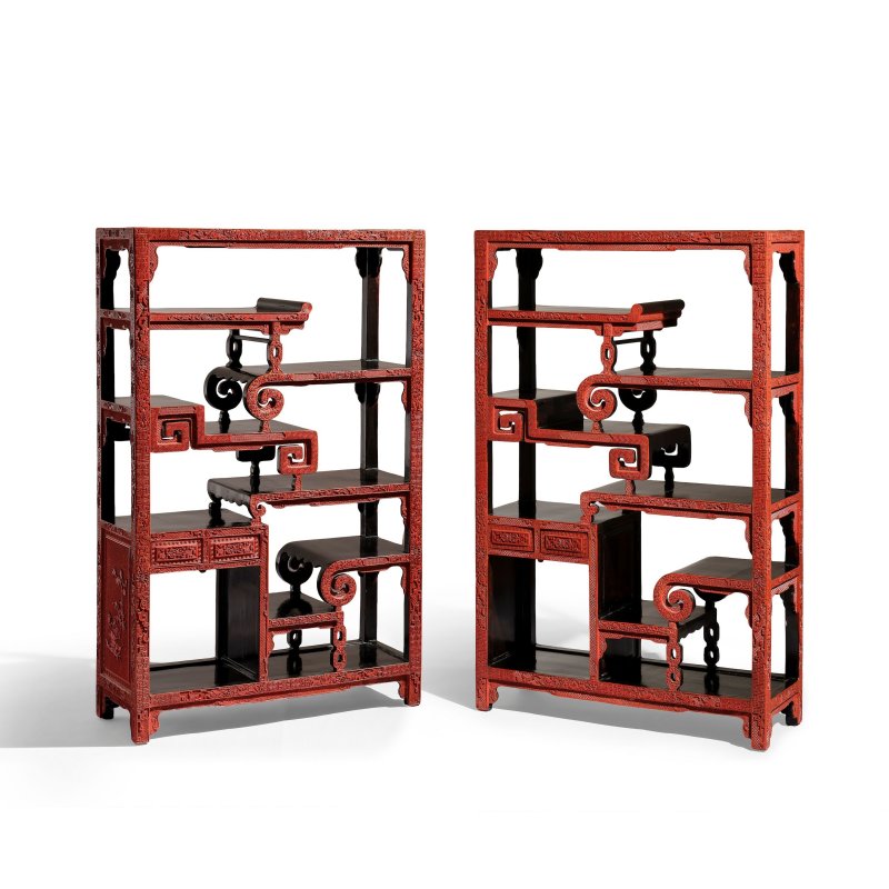 清乾隆　剔紅多寶格成對 | A RARE PAIR OF CARVED CINNABAR LACQUER DISPLAY CABINETS, DUOBAOGE - 图1