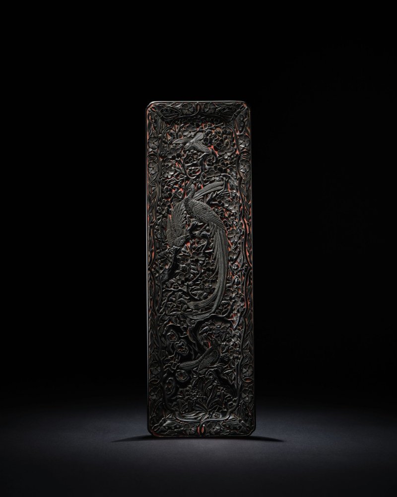 A CARVED BLACK LACQUER 'LONGEVITY BIRD' RECTANGULAR TRAY - 图4