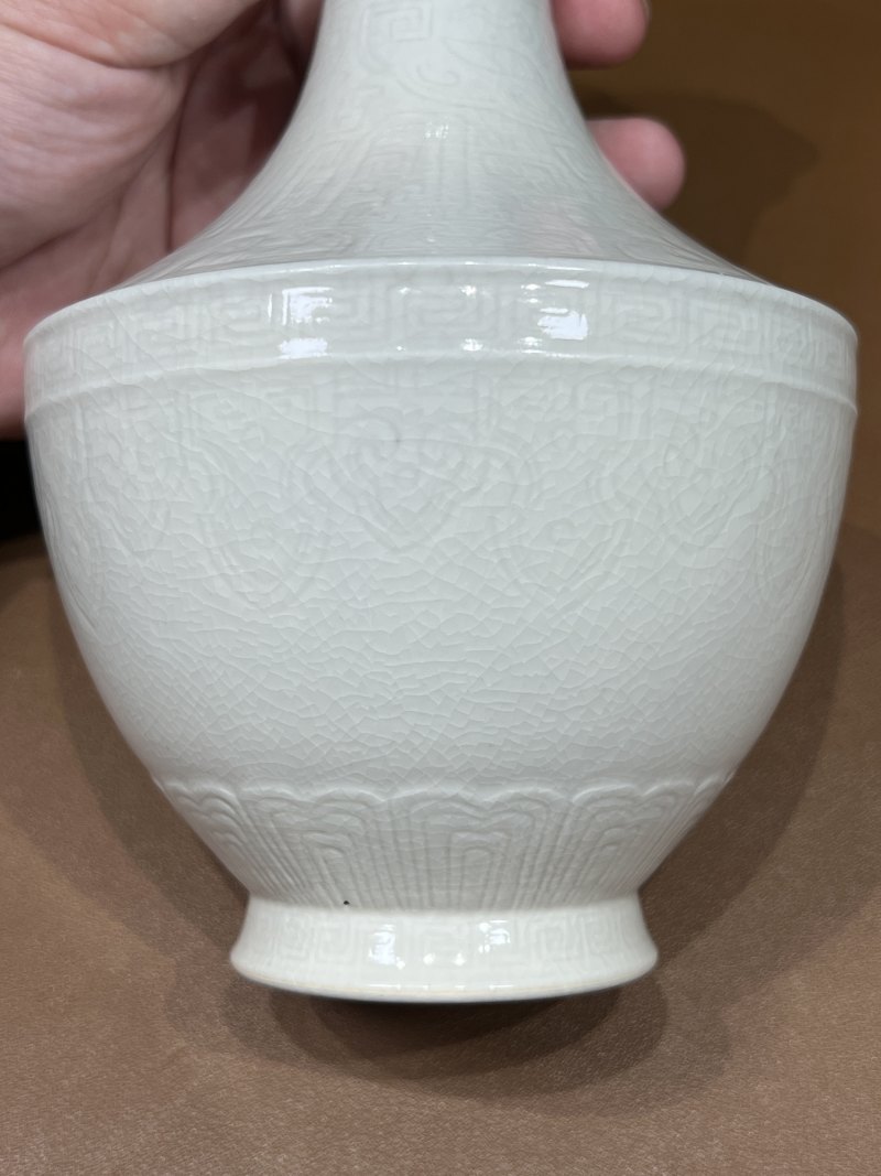 清乾隆 白釉仿定饕餮纹盖碗尊 - 图12