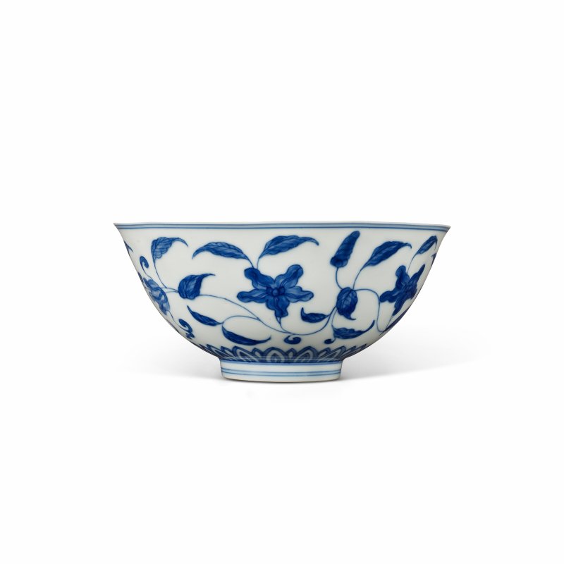 清十八世紀 青花仿成化梔子紋宮盌  QING DYNASTY, 18TH CENTURY - 图1
