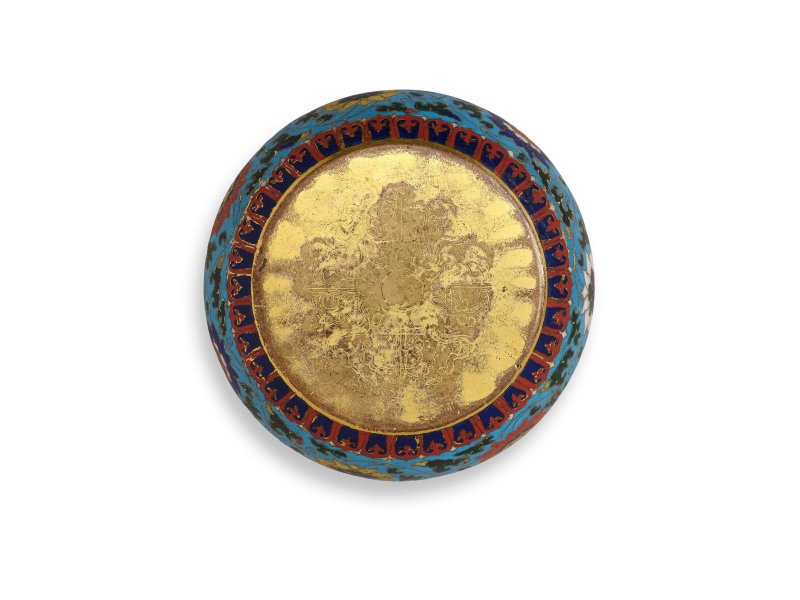 明初　銅鎏金掐絲琺瑯番蓮紋缽 | A VERY RARE CLOISONNÉ ENAMEL AND GILT-BRONZE ALMS BOWL - 图3