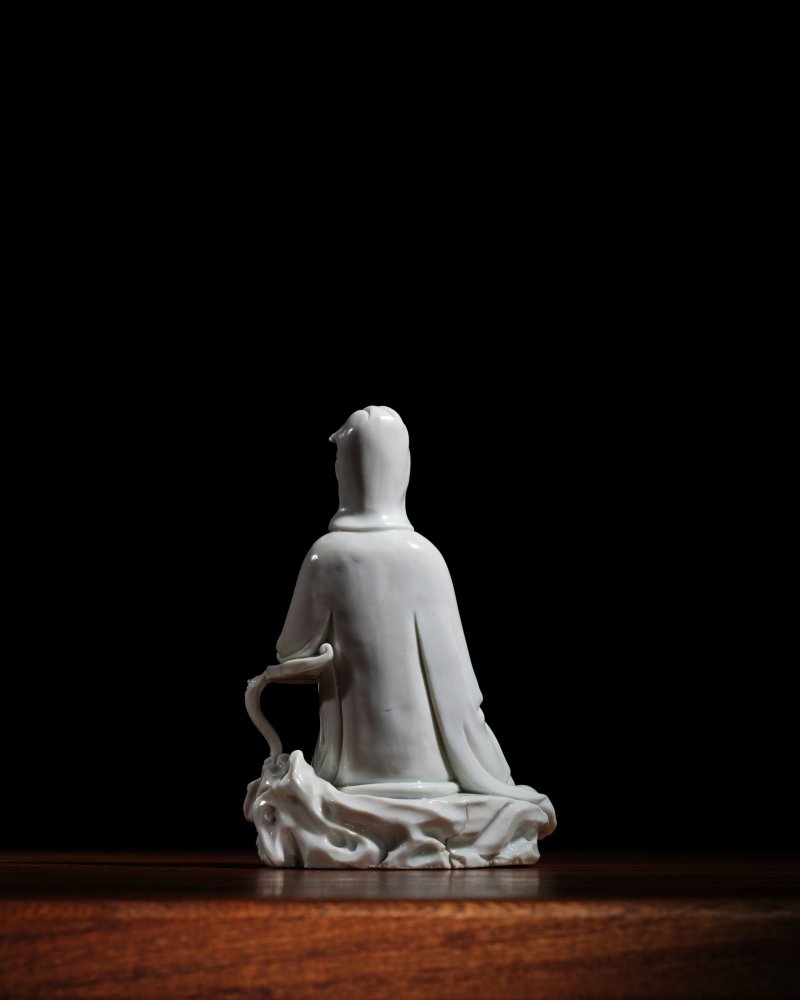 十七世紀 德化白釉觀音坐像 | A DEHUA FIGURE OF A SEATED GUANYIN - 图3