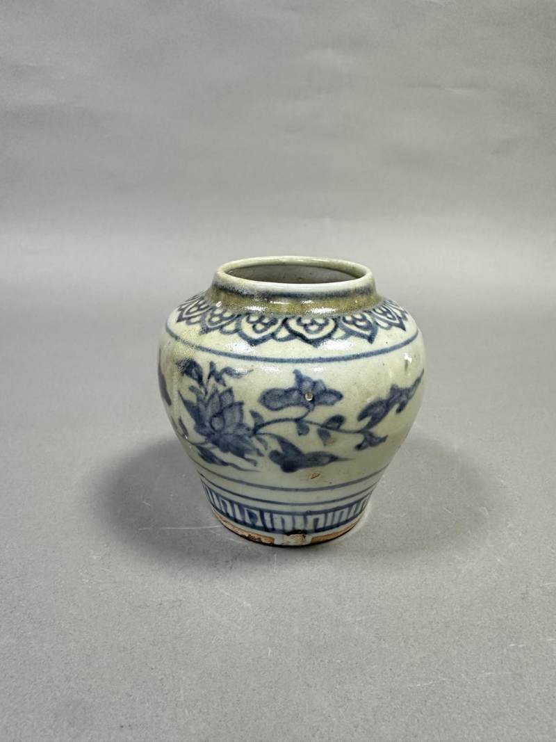   明 青花折枝莲纹罐 - 图3