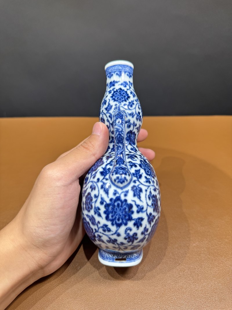清乾隆 青花团寿纹绶带葫芦扁瓶 - 图4