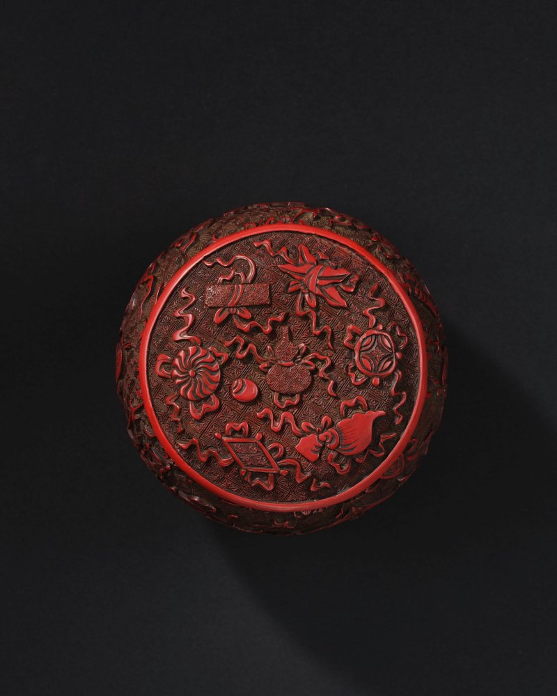 十六世紀末/十七世紀初　剔紅雜寶紋圍棋蓋盒 | A CARVED CINNABAR LACQUER WEIQI BOX AND COVER - 图4