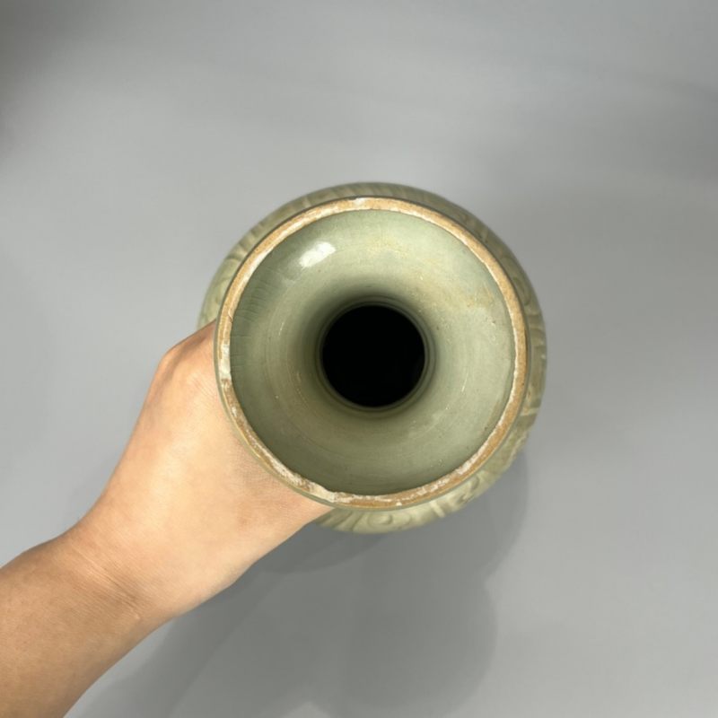 明代 龙泉窑青釉刻花瓶 - 图9