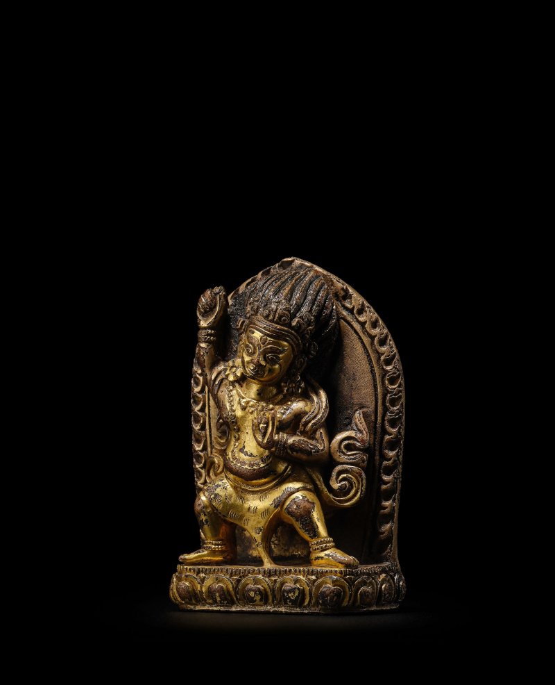西藏 十三世紀 銅鎏金金剛手菩薩像 | A GILT COPPER ALLOY FIGURE OF VAJRAPANI - 图6