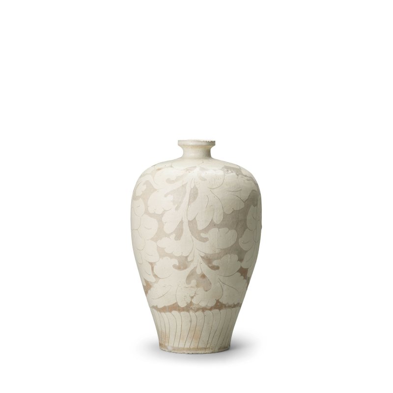 北宋　磁州窯白剔花牡丹紋梅瓶 | A CIZHOU WHITE-GLAZED 'SGRAFFIATO' VASE, MEIPING - 图4