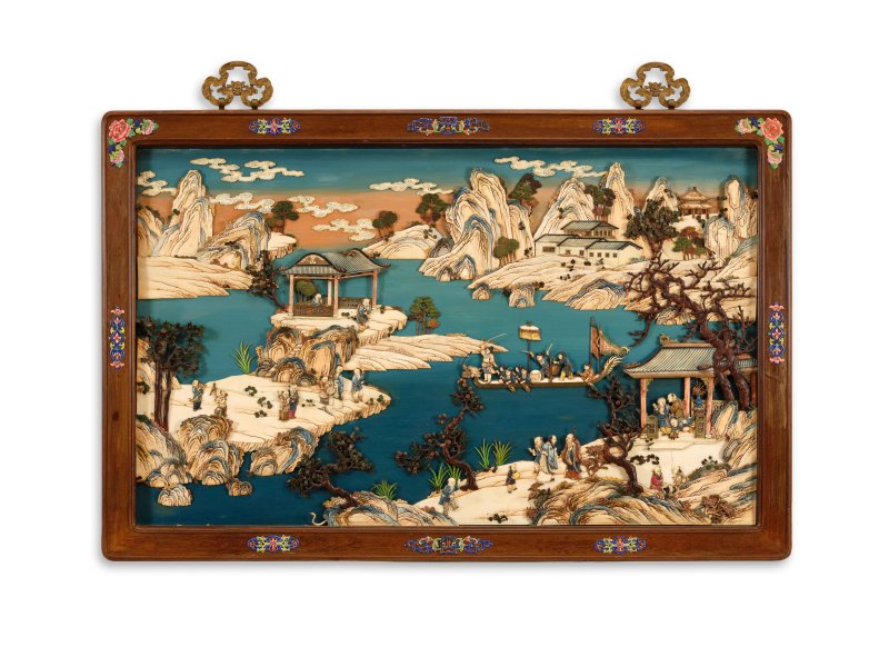 清乾隆　黃花梨框嵌象牙百寶端陽嬰戲圖掛屏一對 | A SUPERB PAIR OF IVORY EMBELLISHED 'DRAGON BOAT FESTIVAL' PANELS - 图3