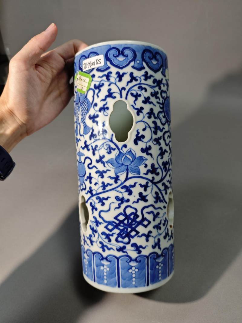    清道光 青花莲托八宝帽筒 - 图6
