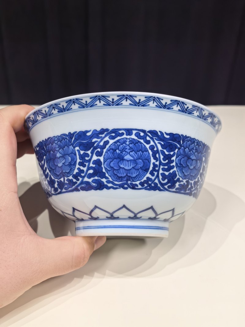 清乾隆 青花缠枝花卉纹碗 - 图3