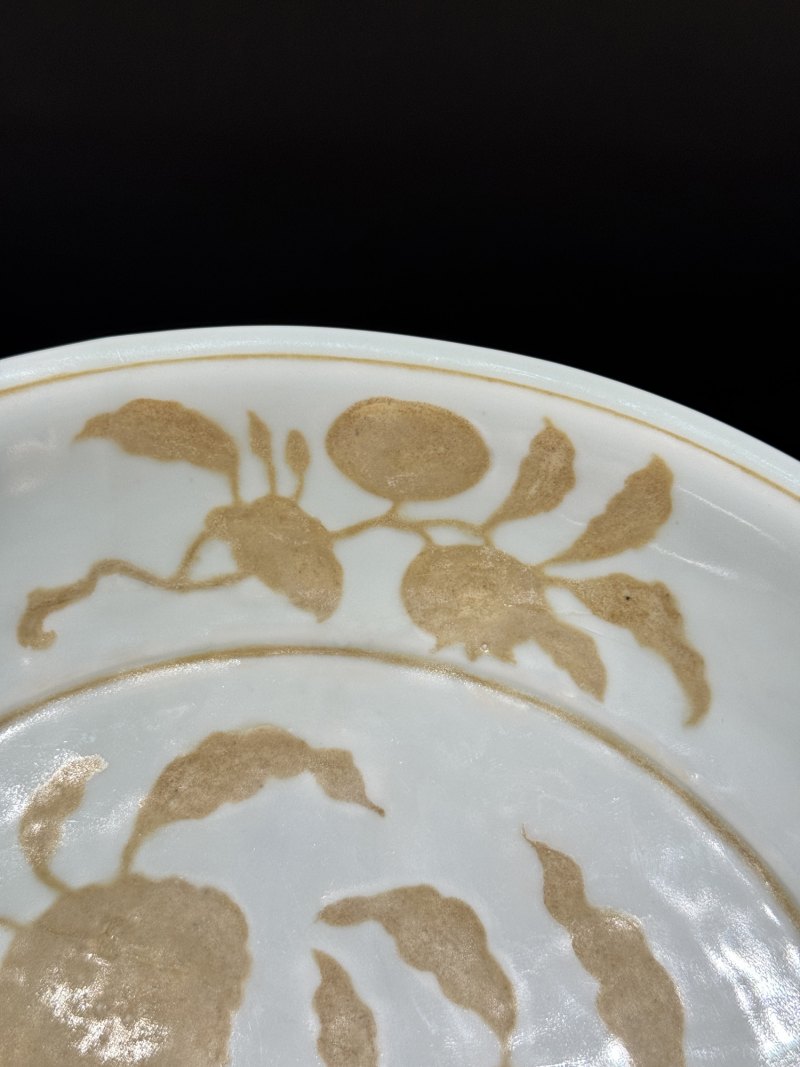 明宣德 褐黄折枝栀子花果纹盘 - 图7