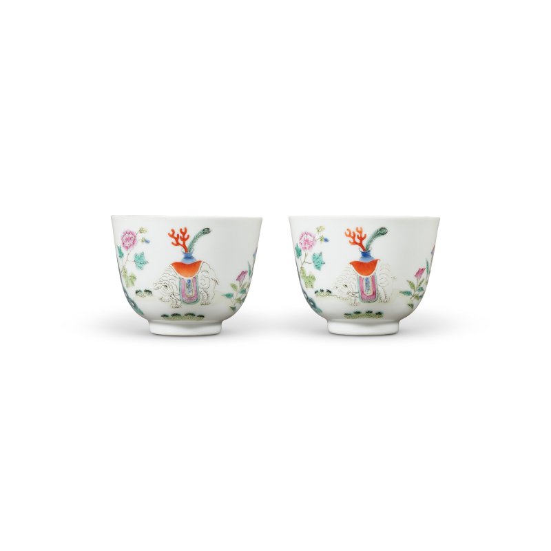 清道光 粉彩太平有象盃一對 「慎德堂製」礬紅款  SHENDE TANG ZHI IRON-RED MARKS, DAOGUANG PERIOD (1821-1850) - 图1