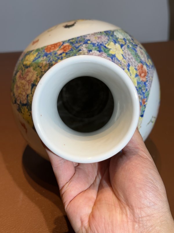 民国 粉彩百花不落地开窗麻姑献寿瓶 - 图6