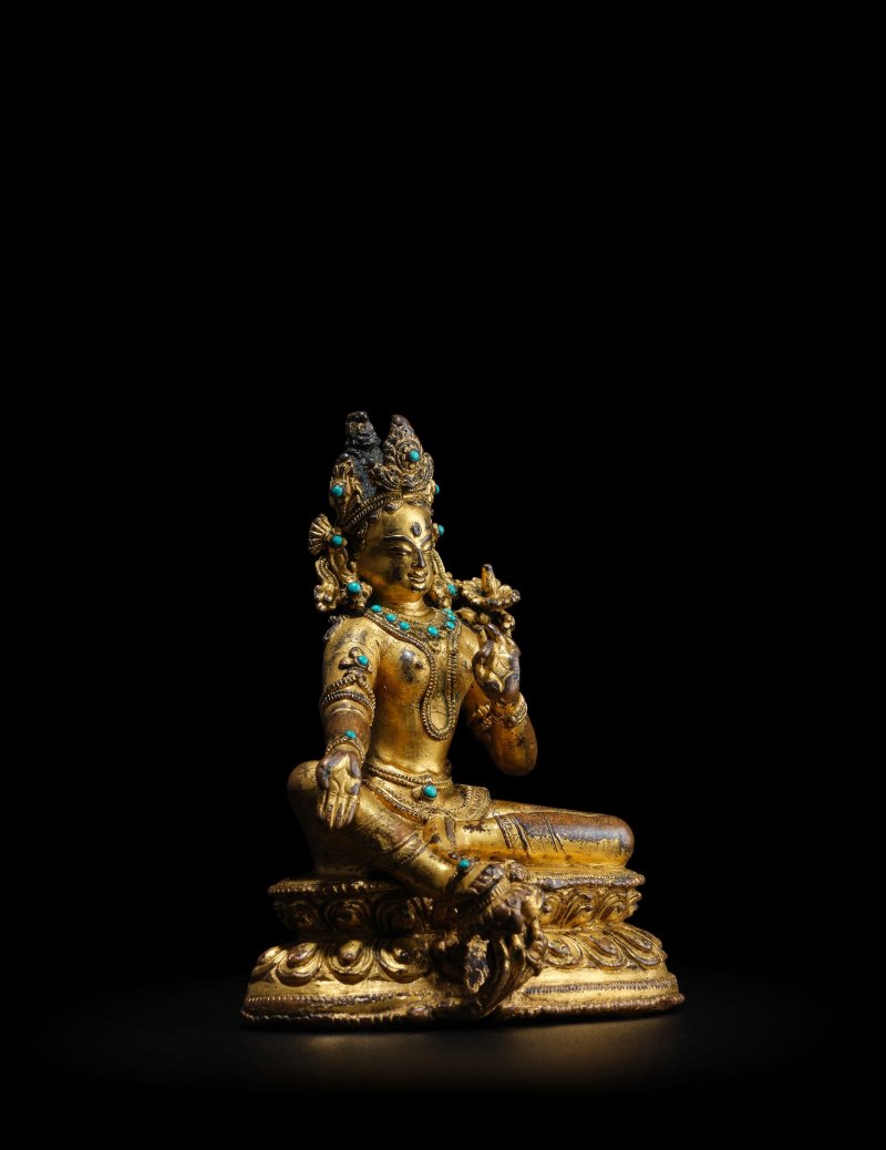 尼泊爾 十四世紀 銅鎏金綠度母像 | A GILT COPPER ALLOY FIGURE OF GREEN TARA - 图2