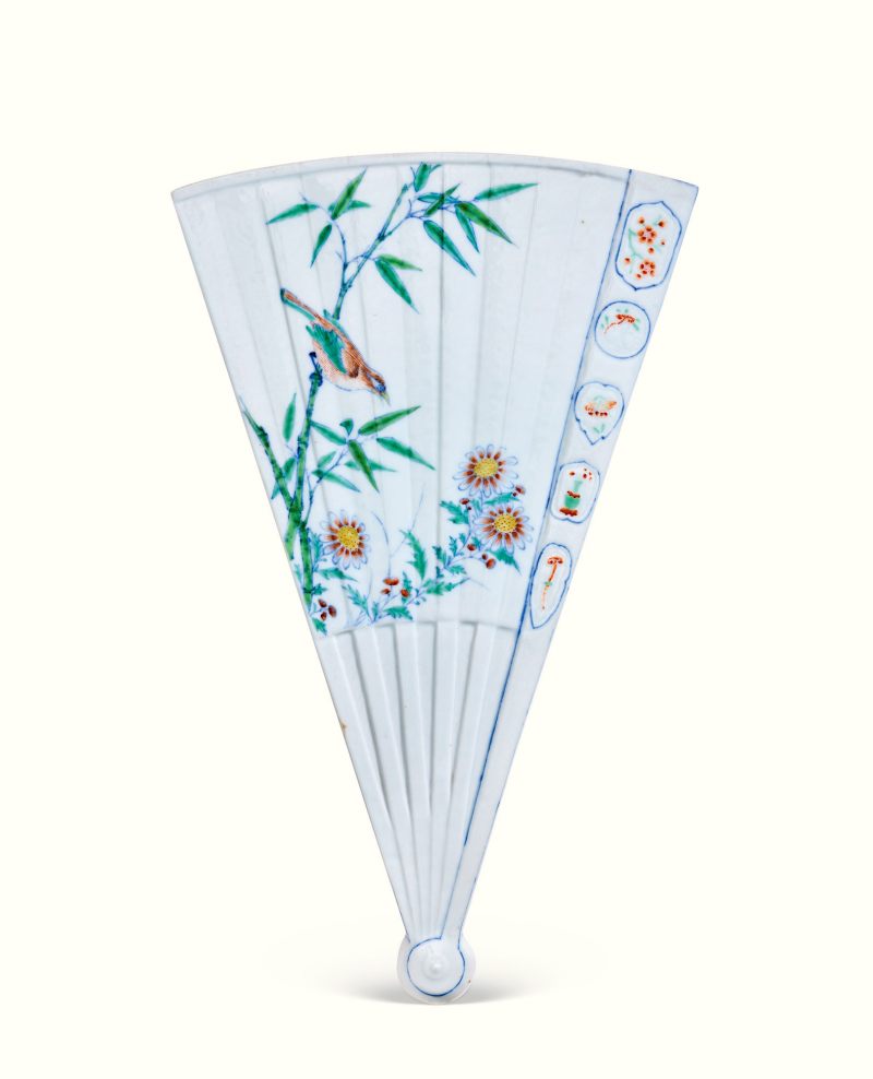 清雍正 斗彩竹雀松鼠葡萄图扇形壁瓶