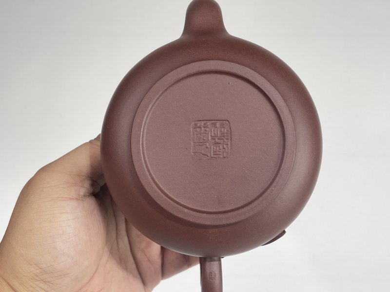 名家款紫砂壶一把 - 图4