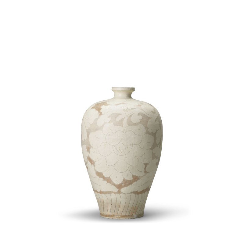 北宋　磁州窯白剔花牡丹紋梅瓶 | A CIZHOU WHITE-GLAZED 'SGRAFFIATO' VASE, MEIPING - 图5