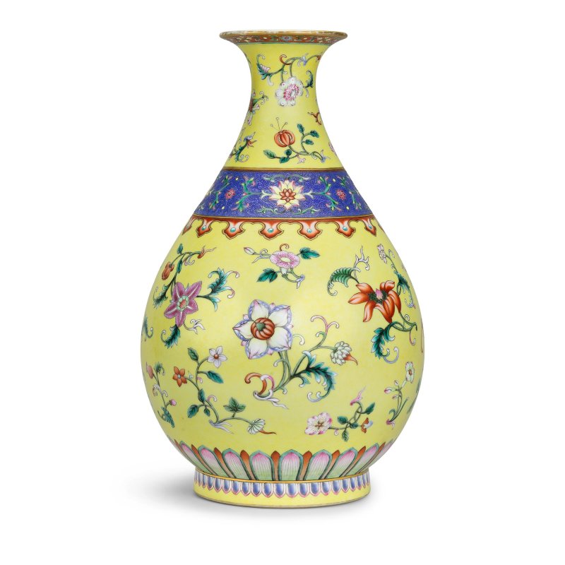 清乾隆　御製黃地洋彩軋道錦地折枝洋花玉壺春瓶 | A MAGNIFICENT AND FINELY ENAMELLED IMPERIAL YELLOW-GROUND SGRAFFIATO YANGCAI 'FLORAL' VASE, YUHUCHUNPING - 图8