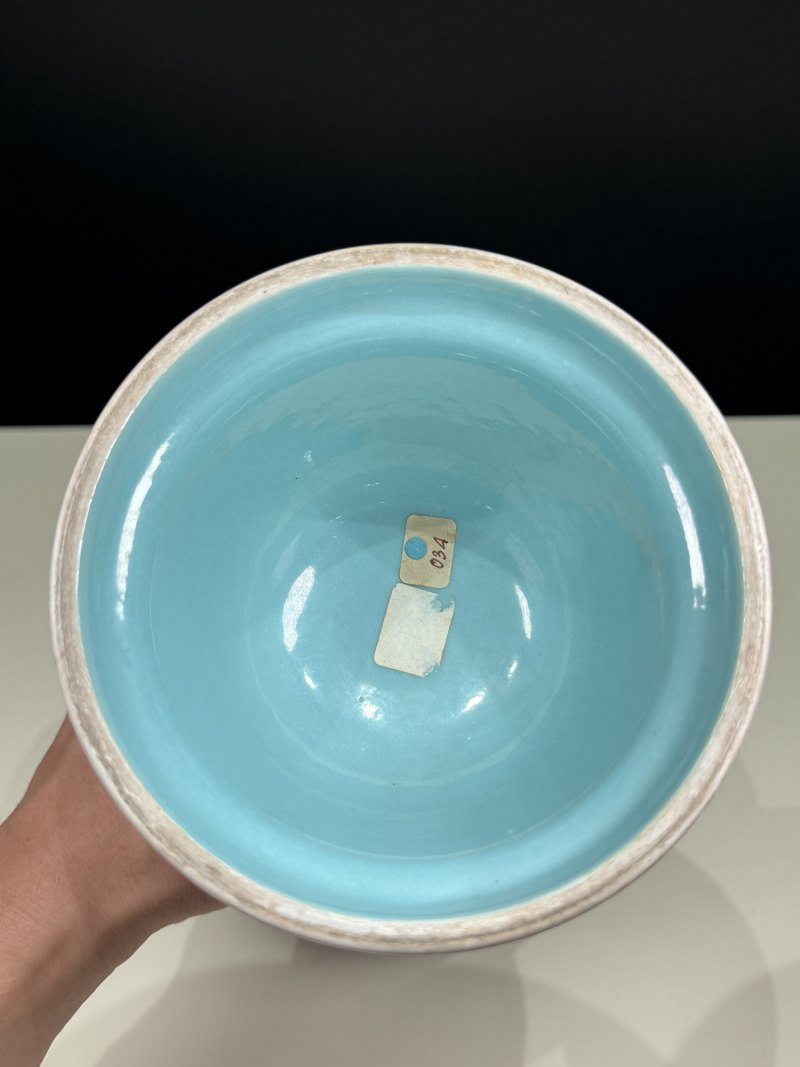 清道光 蓝地粉彩缠枝莲托双喜烛台一对 - 图29
