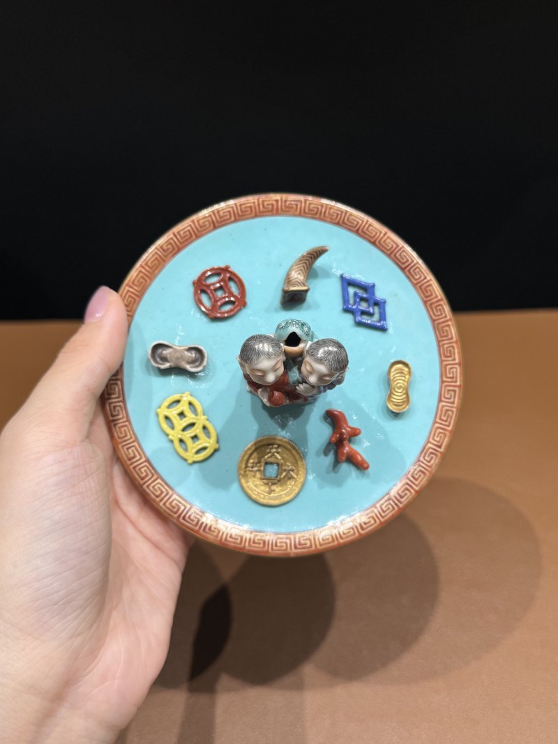 清乾隆 绿地洋彩和合二仙香碟 - 图6