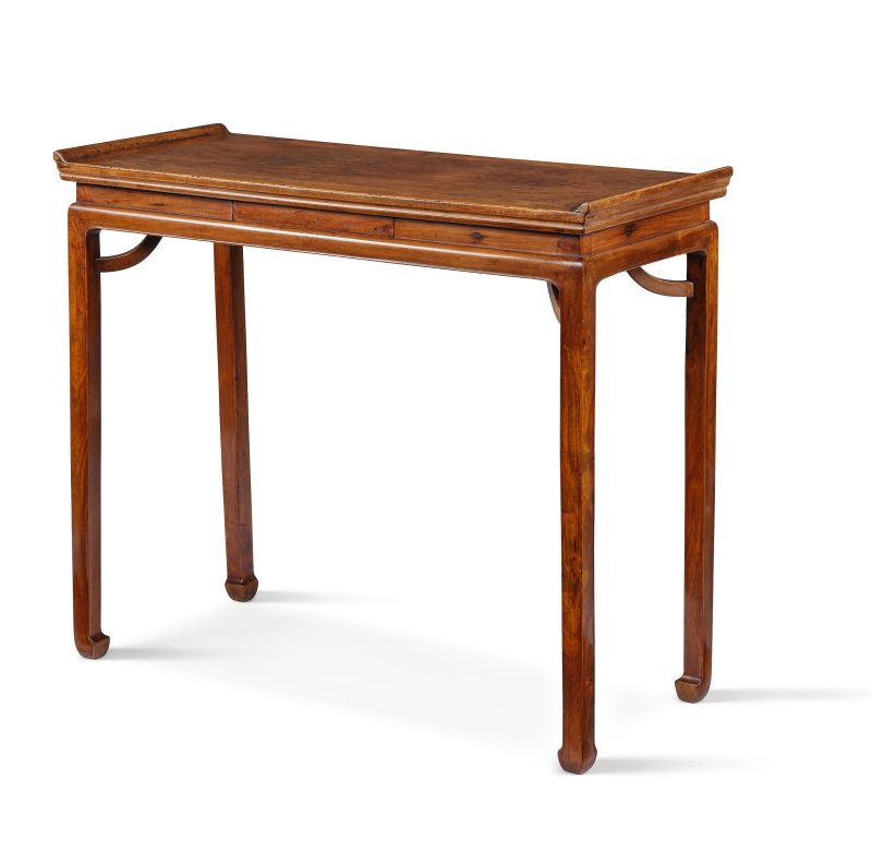 十七世紀　黃花梨有束腰霸王棖翹頭案 | A RARE HUANGHUALI HIGH-WAISTED SIDE TABLE, QIAOTOUAN - 图4