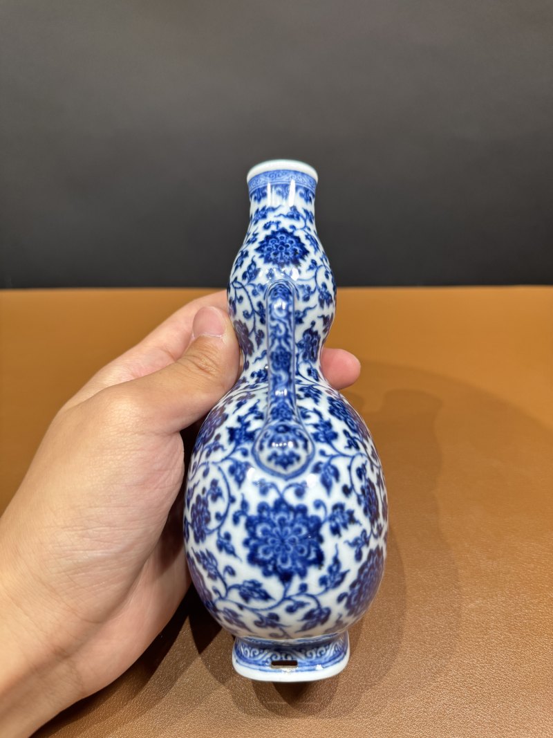 清乾隆 青花团寿纹绶带葫芦扁瓶 - 图6