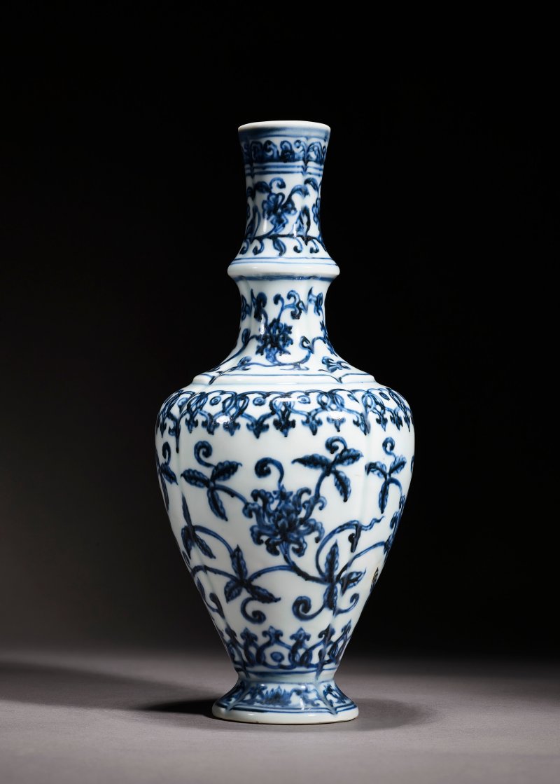 明宣德 御製青花纏枝花卉紋瓜棱式甘露瓶  XUANDE PERIOD (1426-1435) - 图6