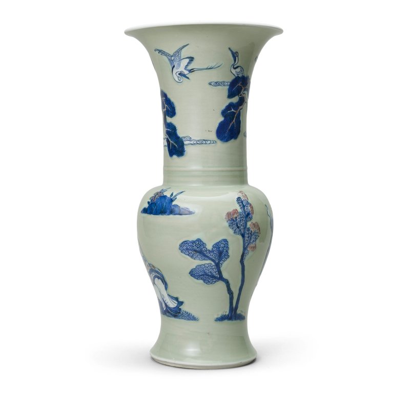 清康熙　釉下三彩松鶴人物圖鳳尾尊 | A CELADON-GROUND BLUE AND COPPER-RED 'PHOENIX TAIL' VASE, YENYEN - 图4