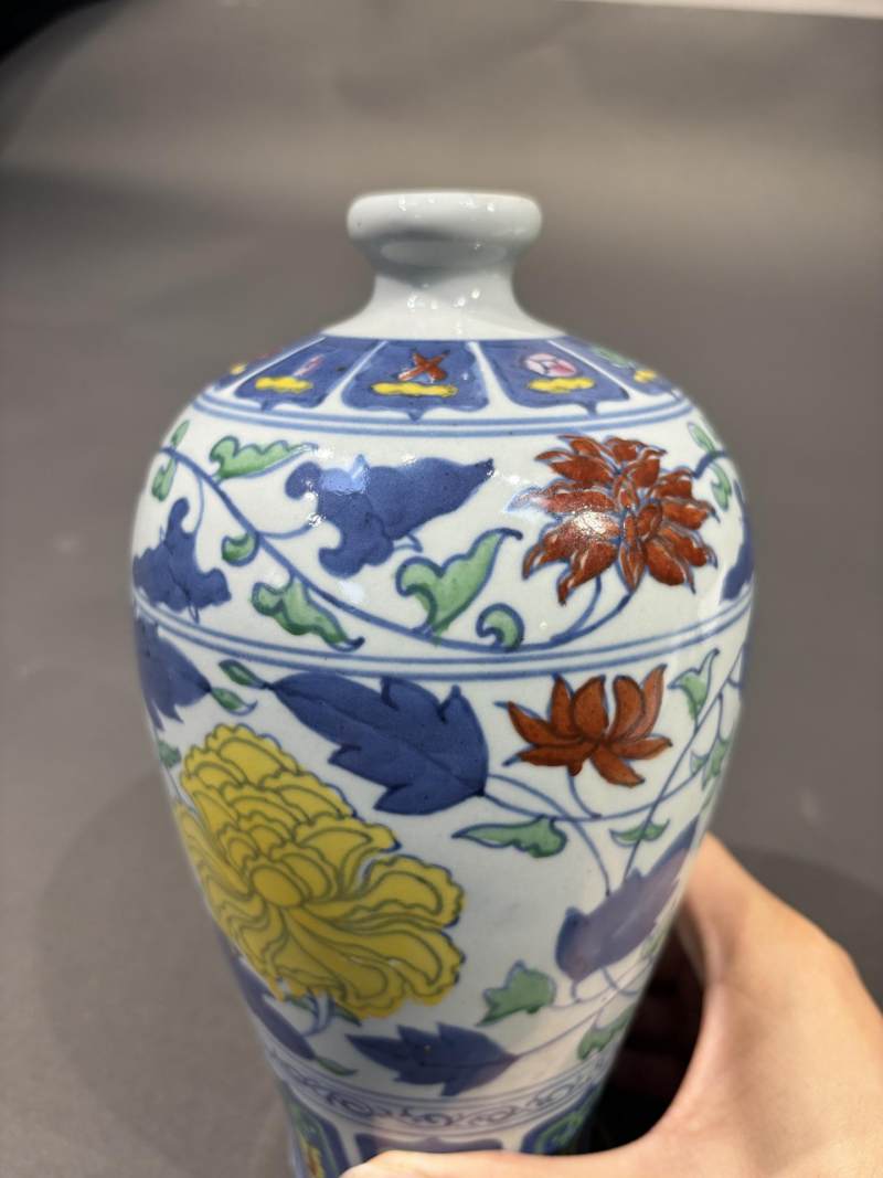    50年代 摹元青花斗彩牡丹纹梅瓶 - 图6